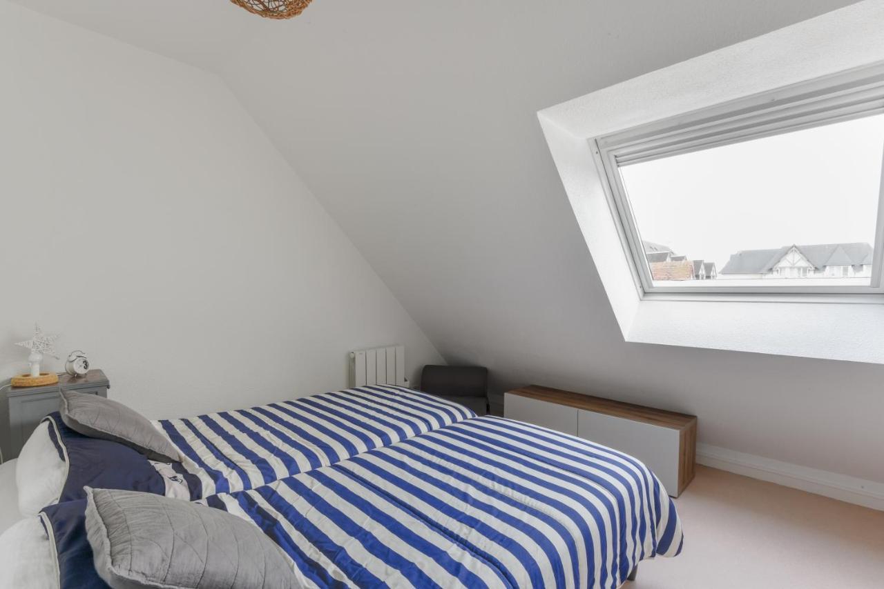 Le Voilier Apartamento Courseulles-sur-Mer Exterior foto